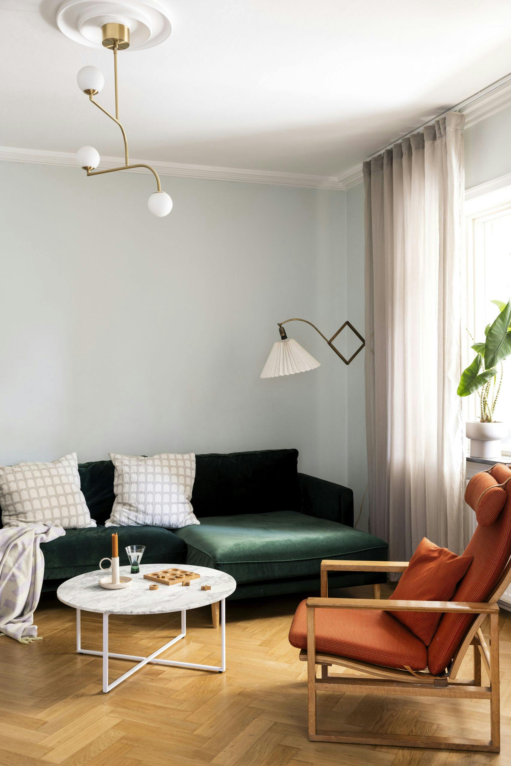 SisseGentofte240217 Grønn sofa i stuen